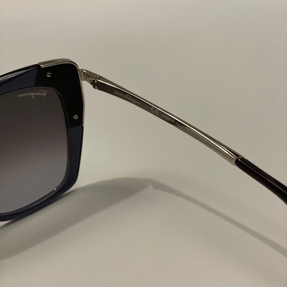 Salvatore Ferragamo Womens Sunglasses - Picture 3 of 5